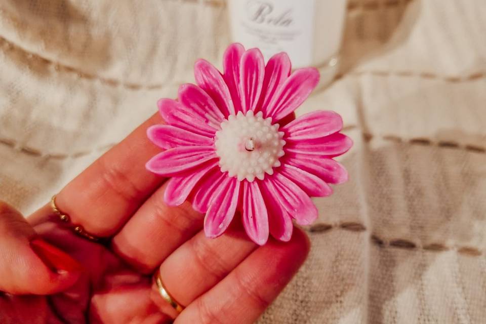 Vela em formato de flor