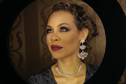 Maquilhagem glam para noivas.