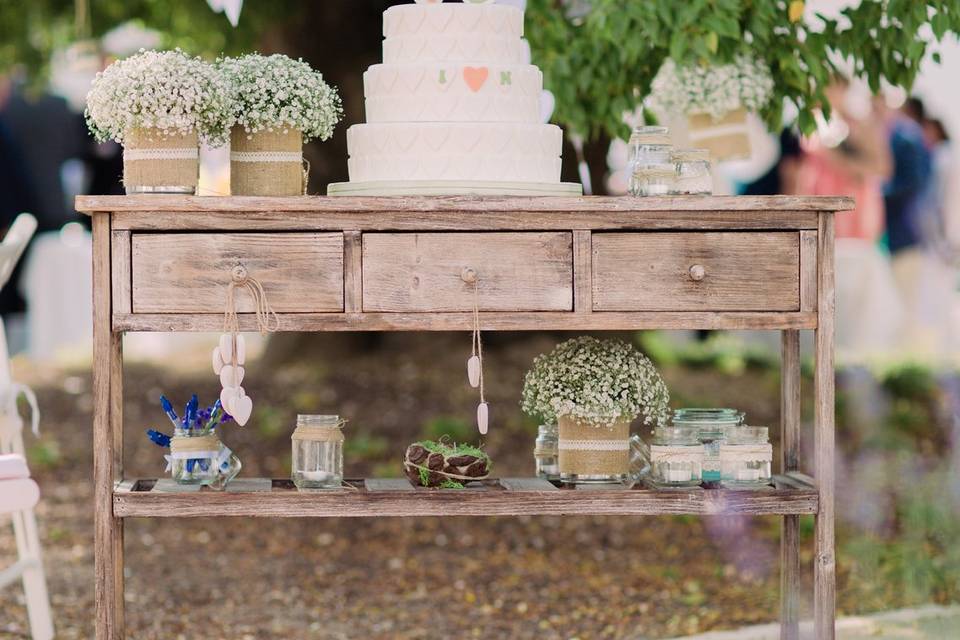 Decor no pátio, mesa bolo