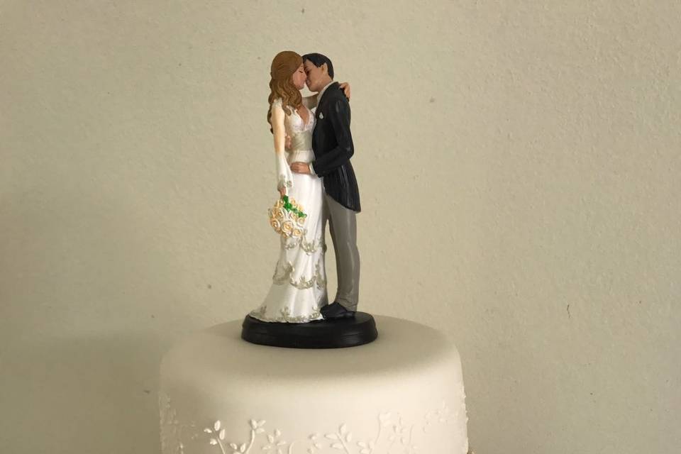 Classic a&l wedding cake