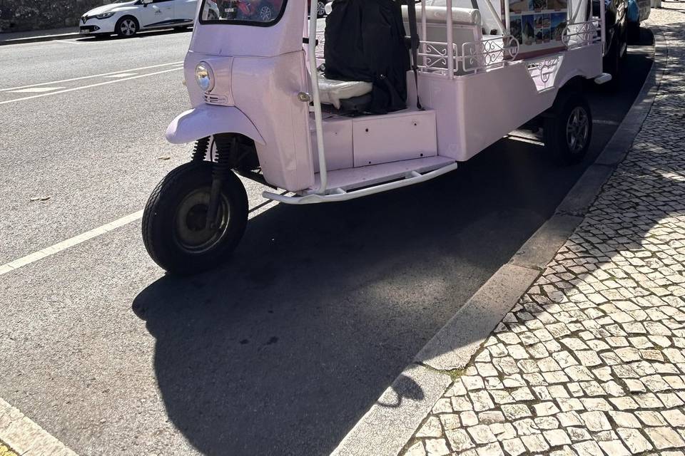 Tuk Tuk lilás
