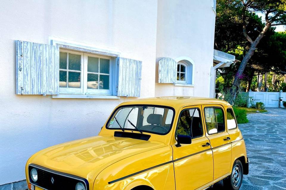 Renault 4L amarela