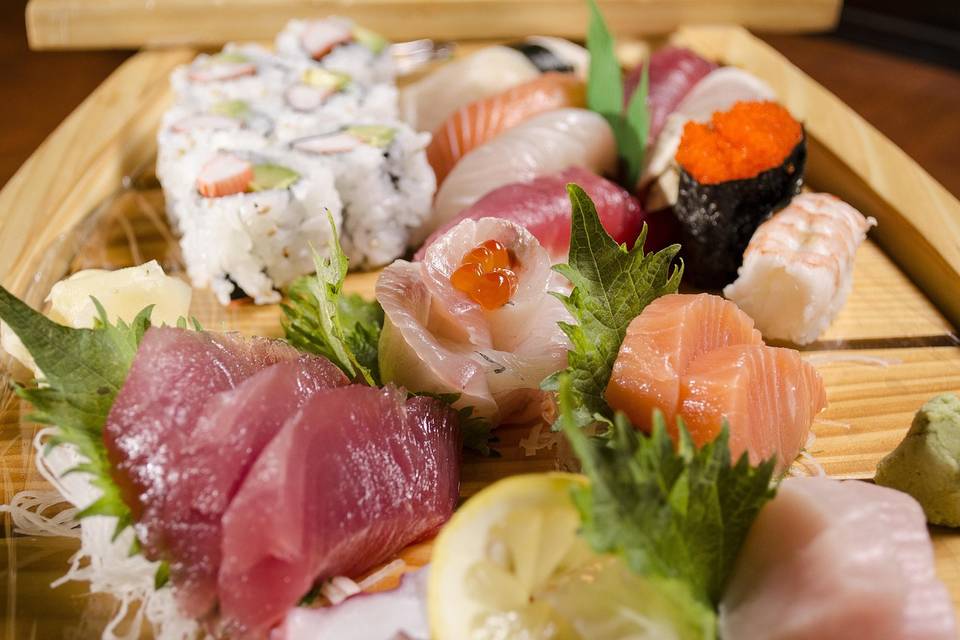 Cocktails & Sushi