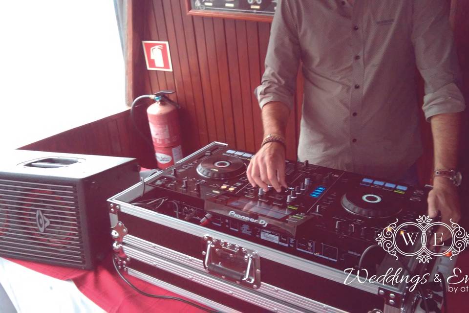 Dj ao vivo no barco