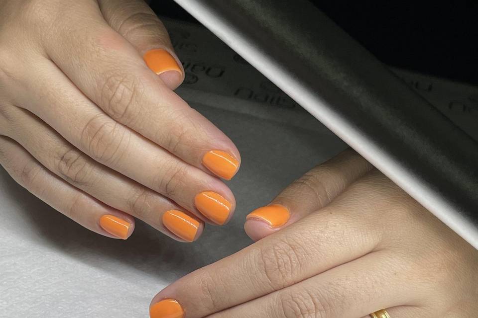 Unhas laranja simples