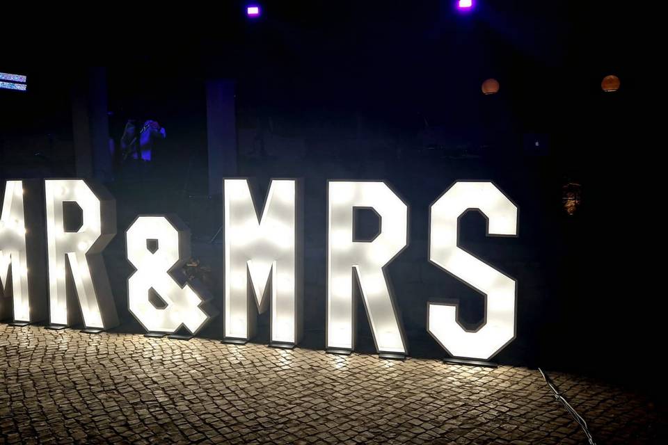 Mr & Mrs