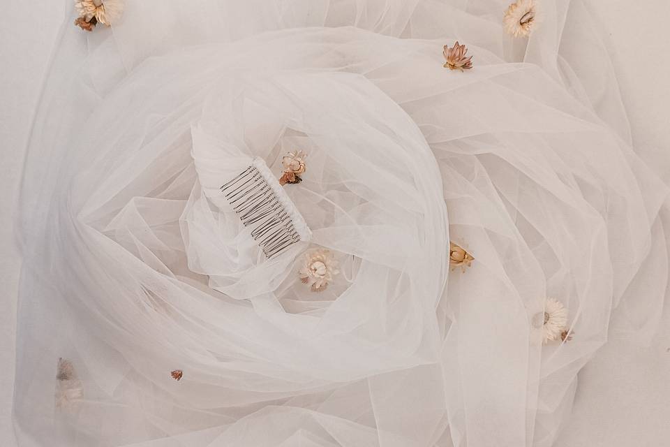 Véu de flores secas