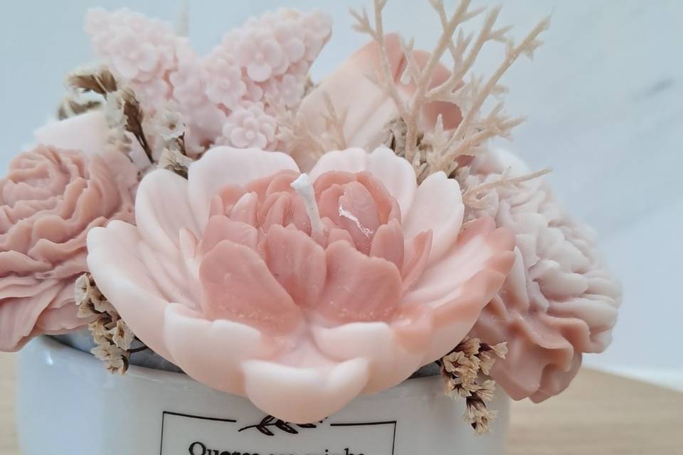 Arranjo floral em velas p/ mad