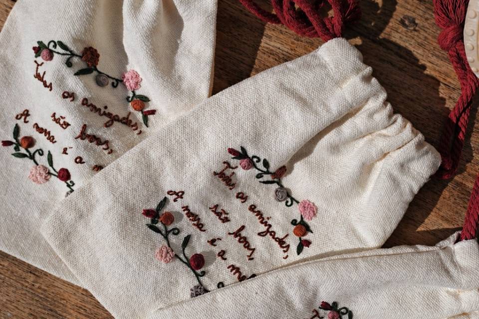 Sacos bordados madrinhas/Damas