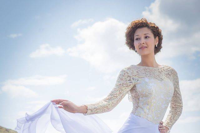 Wedding dress with sleevess