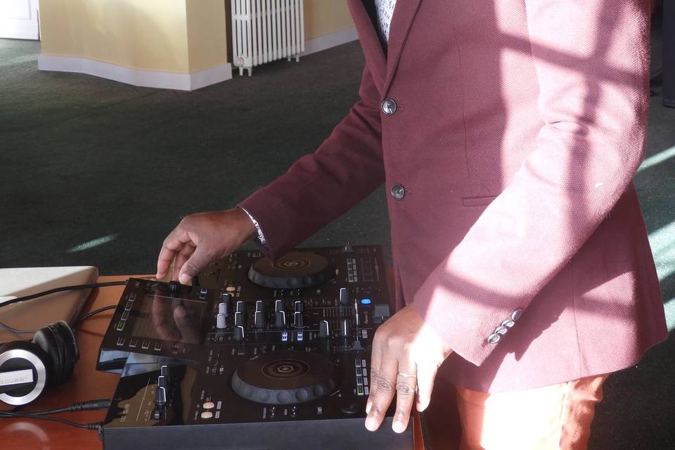 DJ Evando Santos