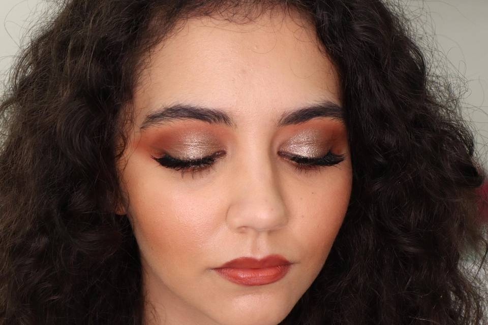 Golden makeup