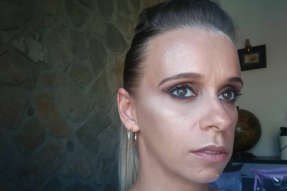 Débora Matilde - Maquilhadora Profissional