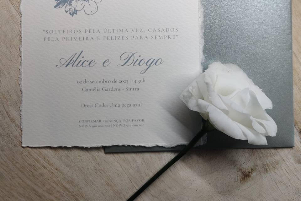 Convite floral com envelope