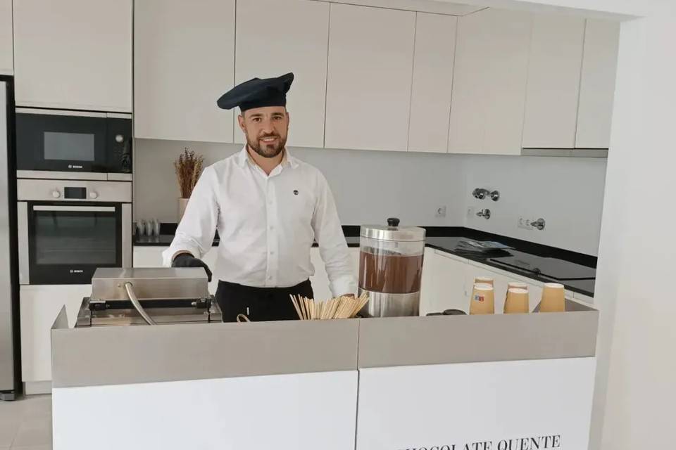 Crepe suíço e chocolate quente