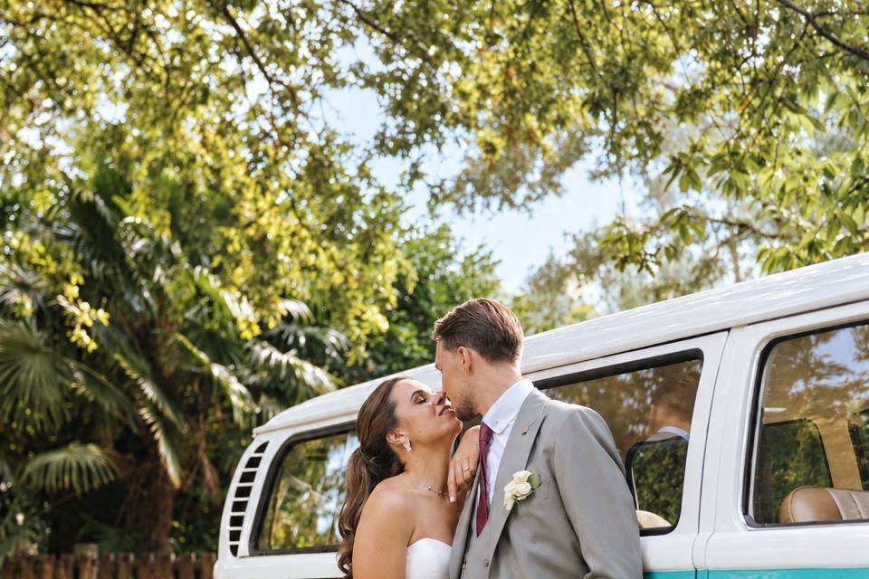 casal_beijo_furgoneta_turquesa