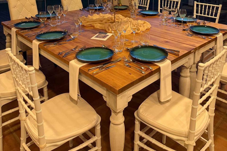 Exemplo mesa madeira quadrada