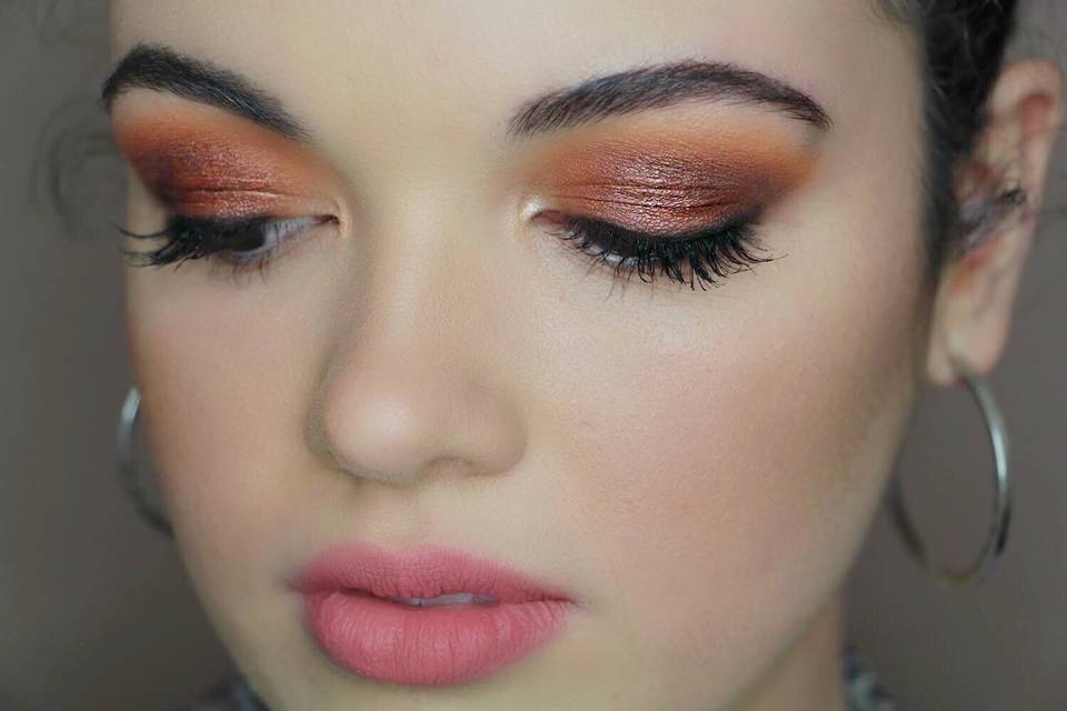 Makeup bronze look