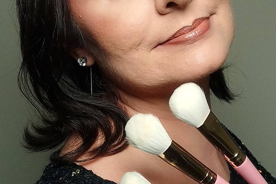 Emanuela Briote Makeup Artist