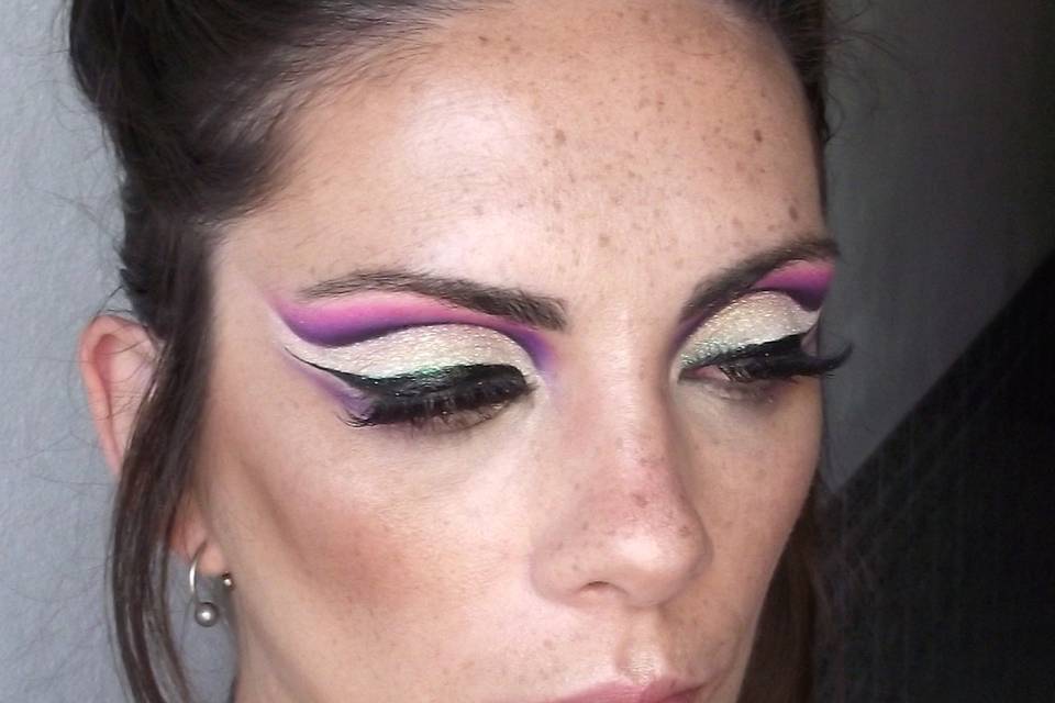 Cut crease