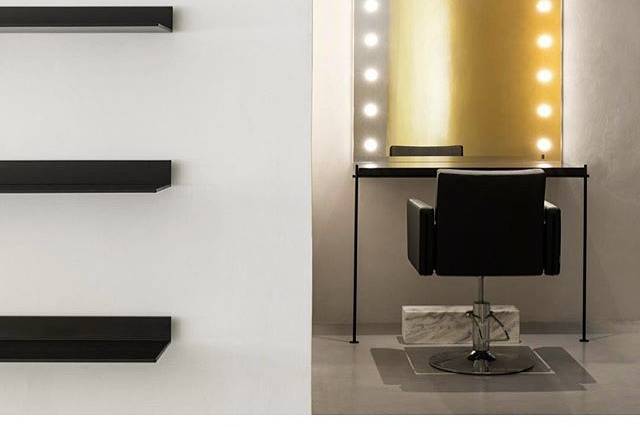 Make-up station