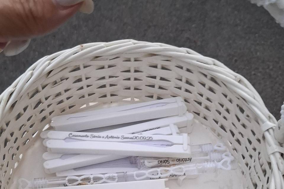 Entrega de tubos de bolas