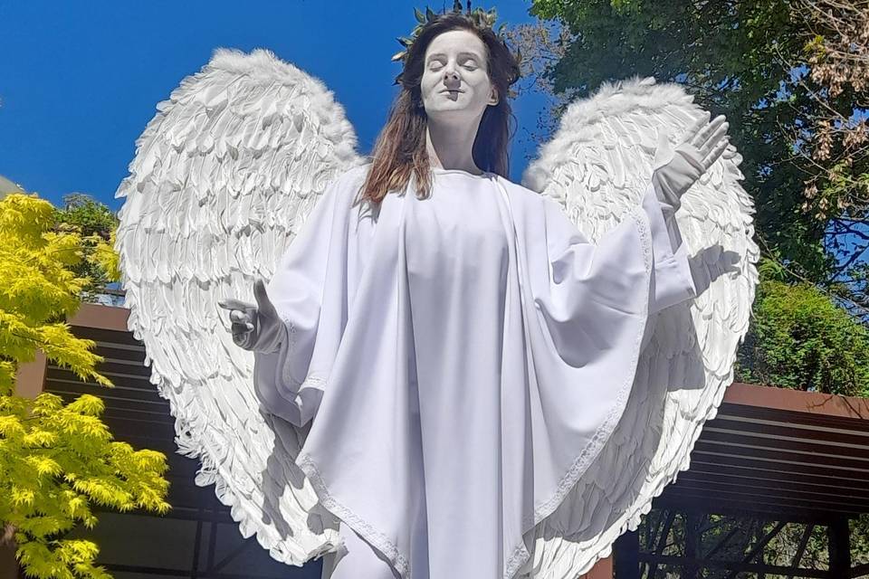 Estátua viva de anjo