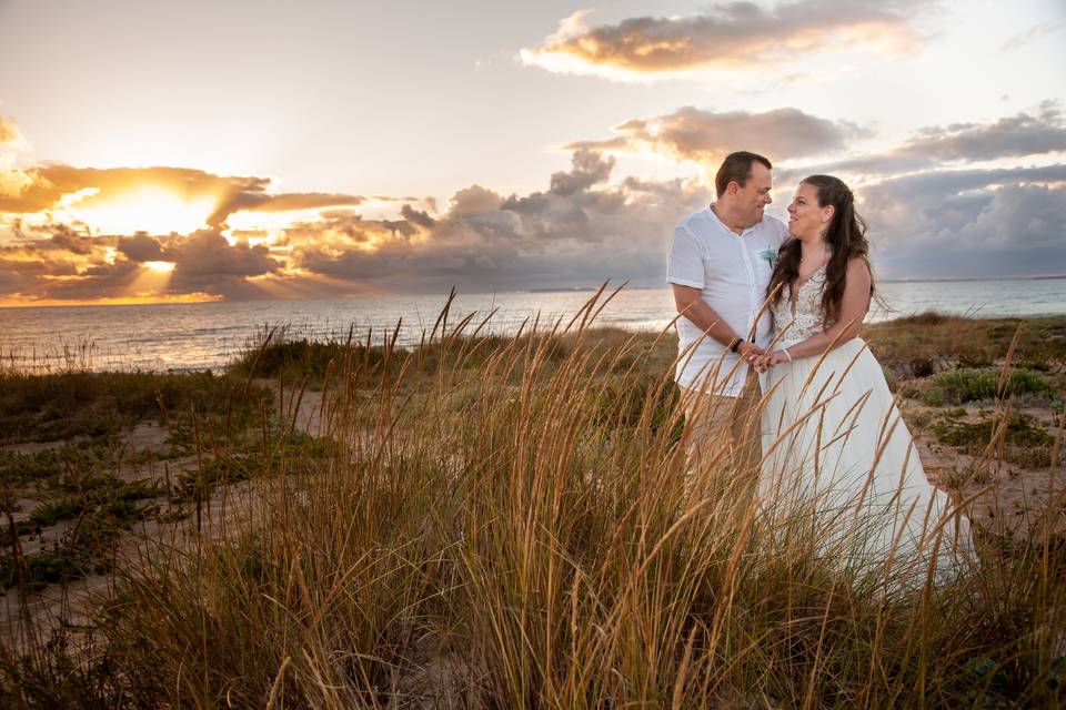 Happy Wedding Photo by Onda Cor