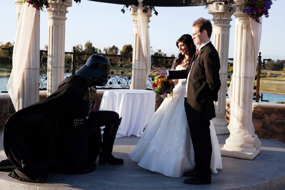Vader saúda o casal