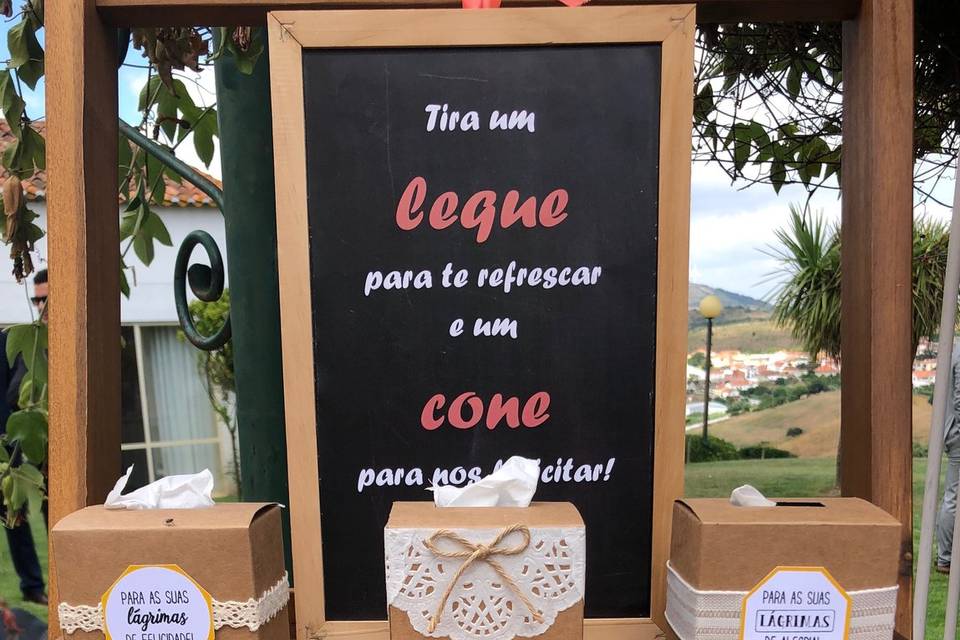 Cones e caixas lenços