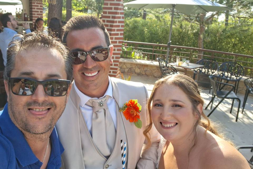 C. Claudia & Emanuel