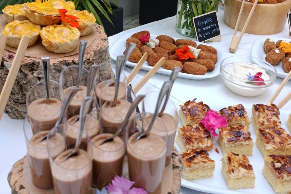 Finger food table