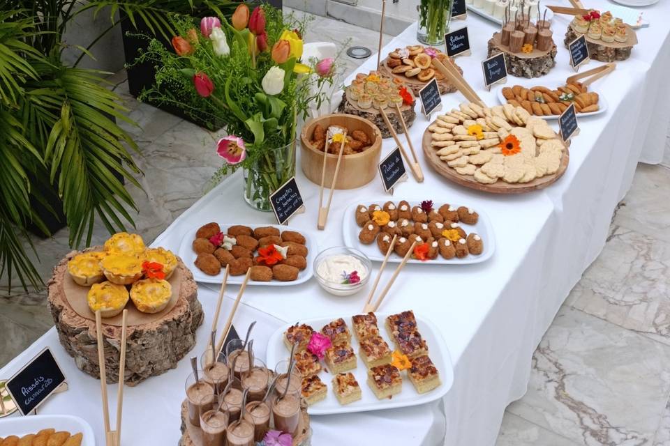 Finger food table