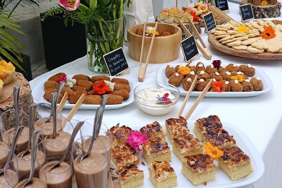 Finger food table