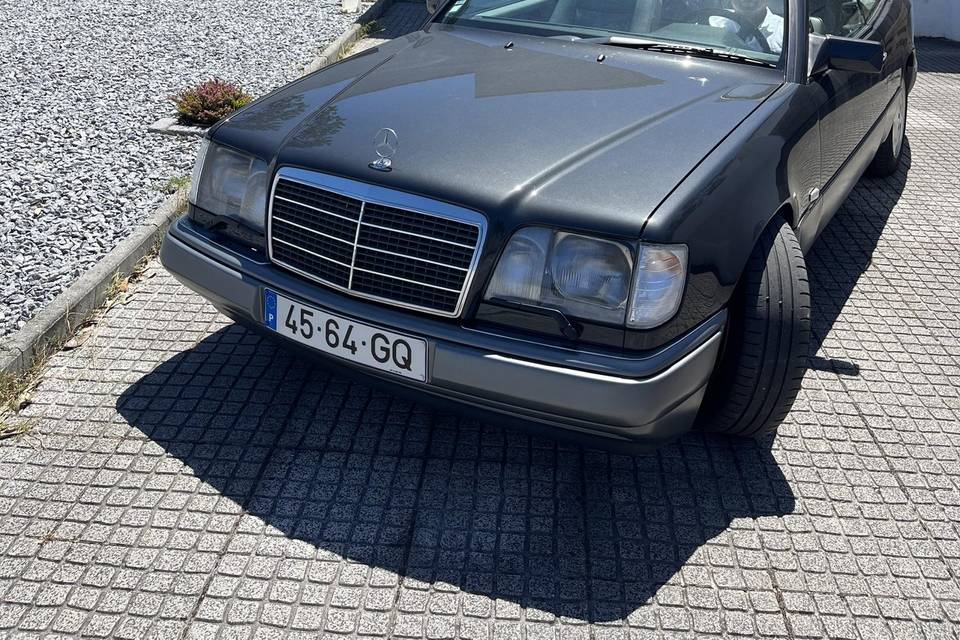 Mercedes E200