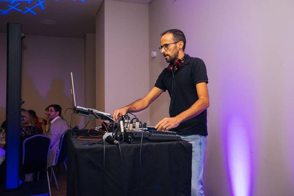 DJ ideal para a festa