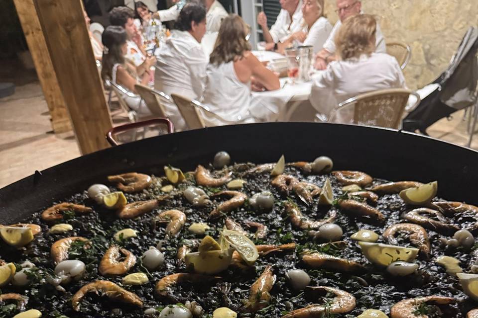 Black paella