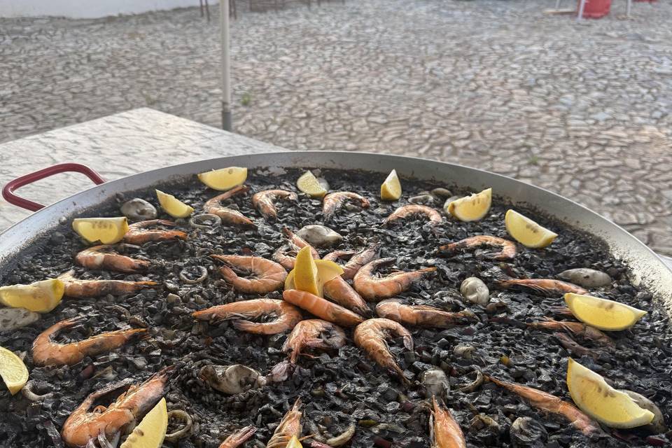 Black paella