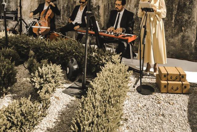 Voz, piano, 2 Cellos