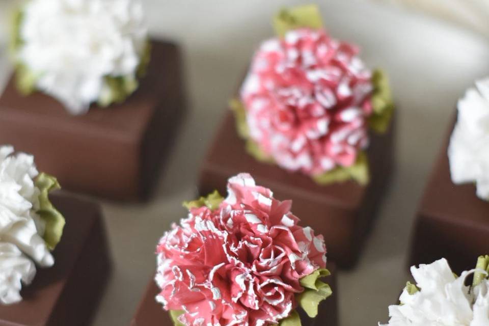 Bombom com flor de cravo