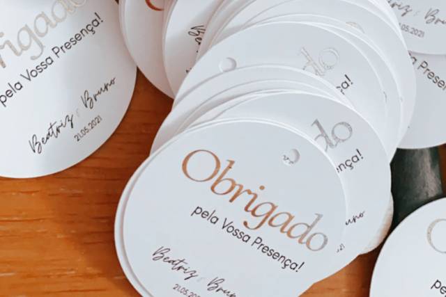 Etiquetas com foil a ouro