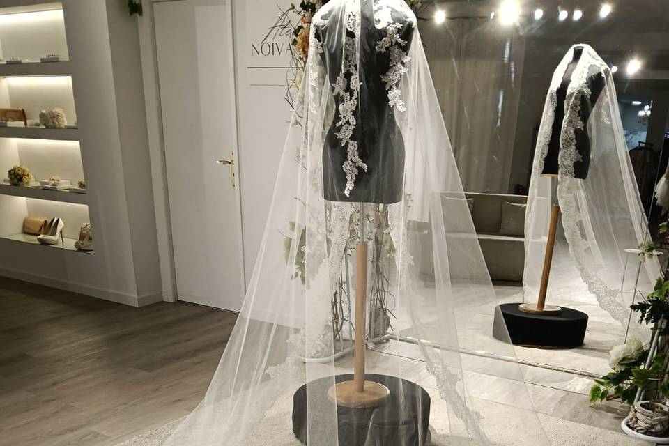 Mantilha de renda Pronovias