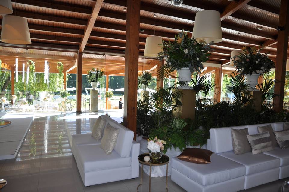 Lounge e jardim interior