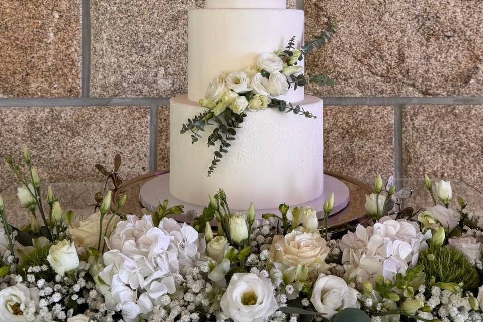 Classic Wedding Cake 4