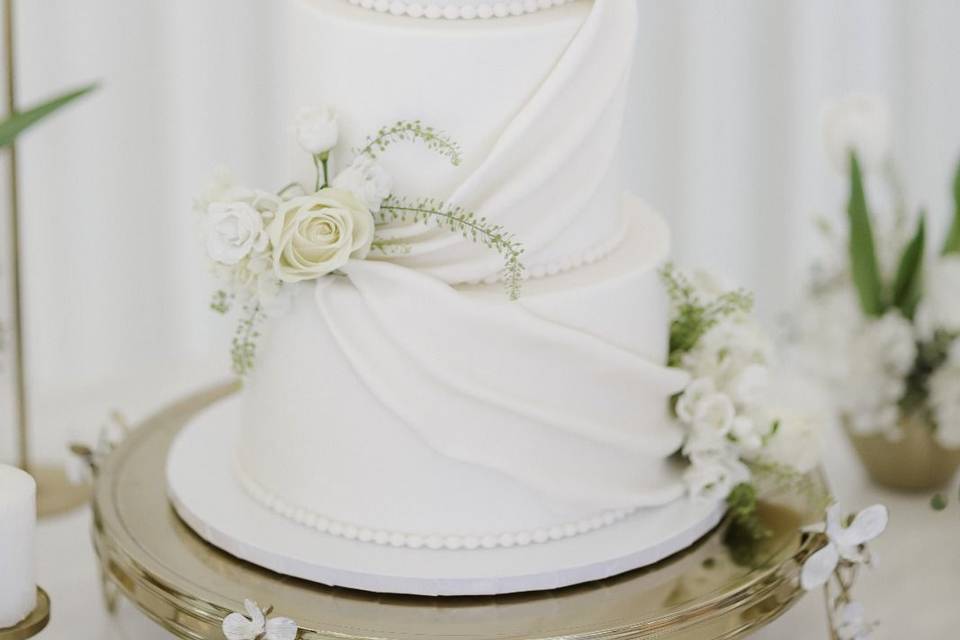 Classic Wedding Cake 5