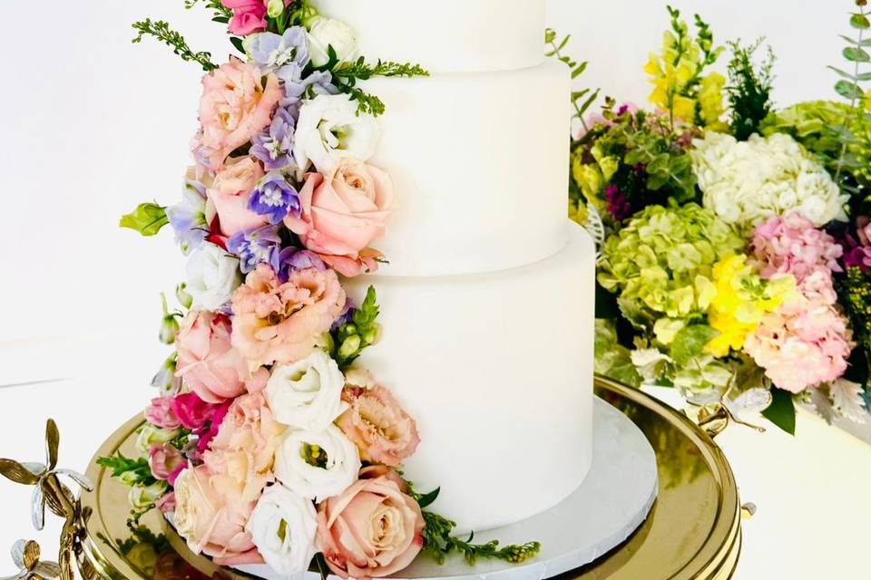 Classic Wedding Cake 6
