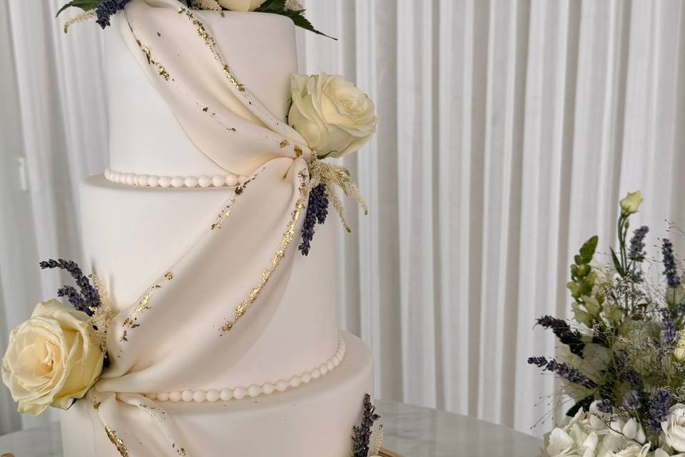 Classic Wedding Cake 7