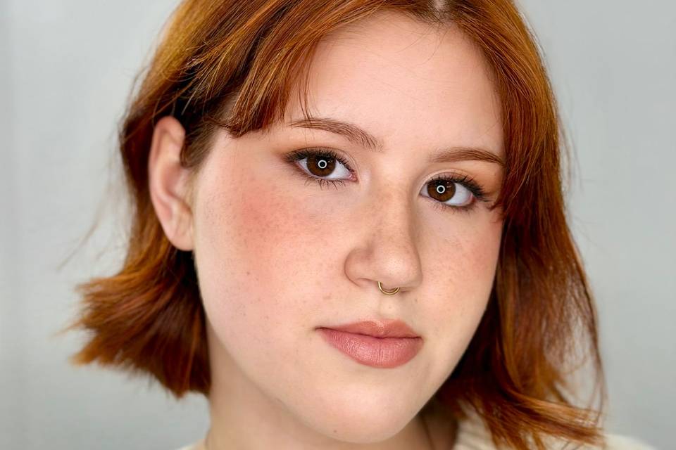 Madalena Barbosa Makeup & Hairstyle