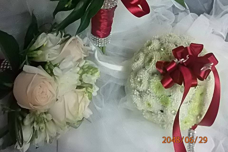 Bouquet de rosas e hortenses