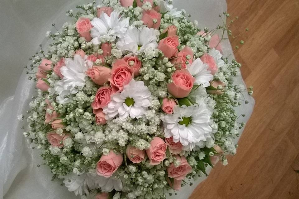 Bouquet rosas e margaridas